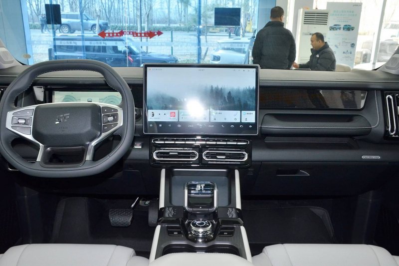 協助生產 NVIDIA AI 伺服器，鴻海休士頓廠計劃安排人形機器人